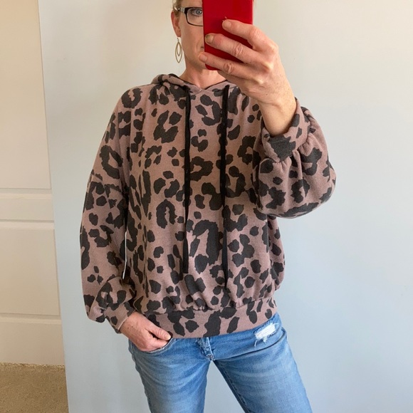 Hooded, Animal Print Pullover Style Top - Picture 3 of 9